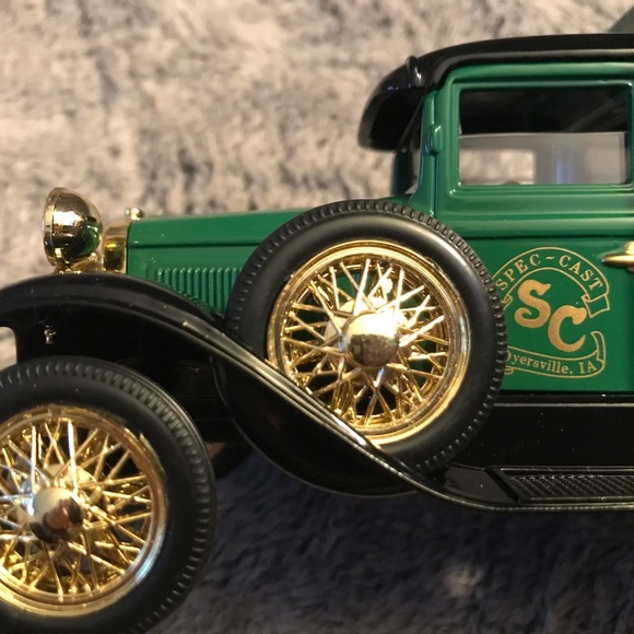 Ford Model A Pickup. Diecast coin bank. 1/25 scale - Picture 7 of 9